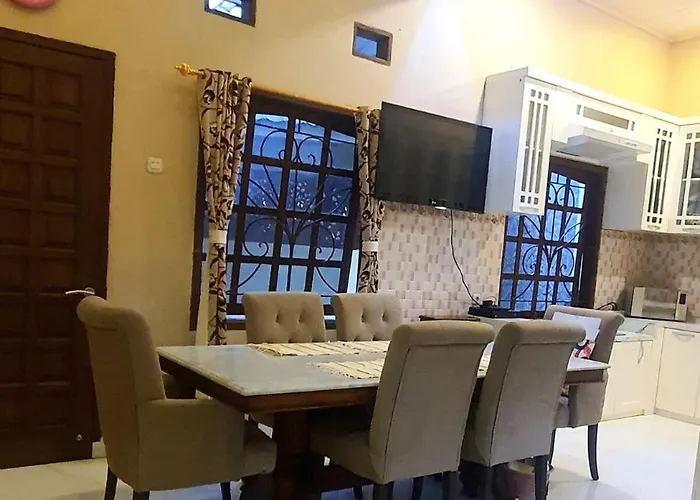 Loelyta Family Art House